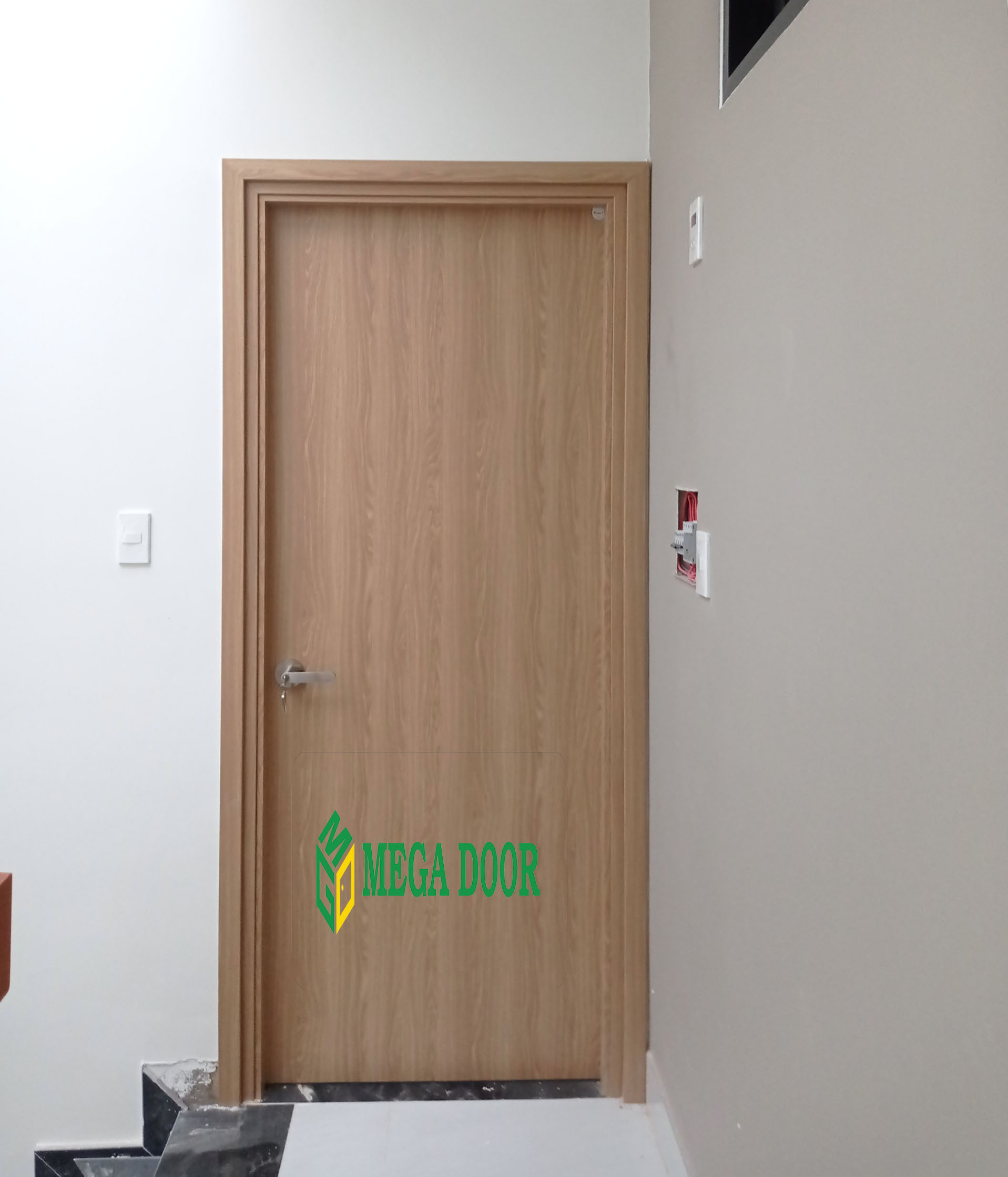 Cửa composite nhựa giả gỗ giá rẻ
